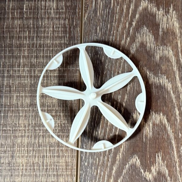 Tupperware Quick Shake Container with Insert - Picture 9 of 16